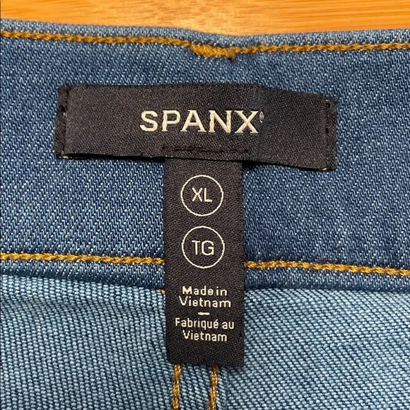 SPANX Shape Cropped Jeans Size XL Wide Leg Washed Blue Pull Up